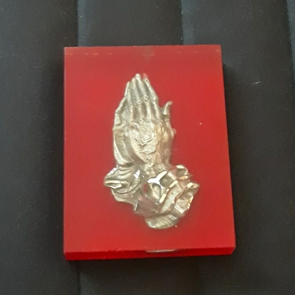 Vintage Lucite Acrylic Encased Pewter Praying Hands Paperweight - Made in Italy - Picture 9 of 9